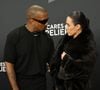 Une source proche du couple a confié au média que "Bianca soutient totalement Kanye".
Kanye West et sa femme Bianca Censori ont été raccompagnés à la sortie des 67e Grammy Awards pour tenue indécente sur le tapis rouge, au Crypto.com Arena de Los Angeles, Californie, Etats-Unis, le 2 février 2025. © Broadimage / Bestimage