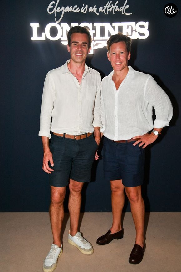 Les deux hommes partagent leur quotidien au sein d'une famille recomposée composée de quatre enfants, une nouvelle étape dans la vie du journaliste de France 2 après la fin de son précédent mariage.

Exclusif - Jean-Baptiste Marteau et son compagnon Jean de Reynal   dans l’espace VIP “le Pavillon Eiffel,” lors de la 12ème édition Longines Paris Eiffel Jumping au pied de la Tour Eiffel sur le Champ-de-Mars à Paris, France le 20 juin 2026
© Perusseau / Veeren / Bestimage