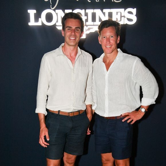 Les deux hommes partagent leur quotidien au sein d'une famille recomposée composée de quatre enfants, une nouvelle étape dans la vie du journaliste de France 2 après la fin de son précédent mariage.

Exclusif - Jean-Baptiste Marteau et son compagnon Jean de Reynal   dans l’espace VIP “le Pavillon Eiffel,” lors de la 12ème édition Longines Paris Eiffel Jumping au pied de la Tour Eiffel sur le Champ-de-Mars à Paris, France le 20 juin 2026
© Perusseau / Veeren / Bestimage