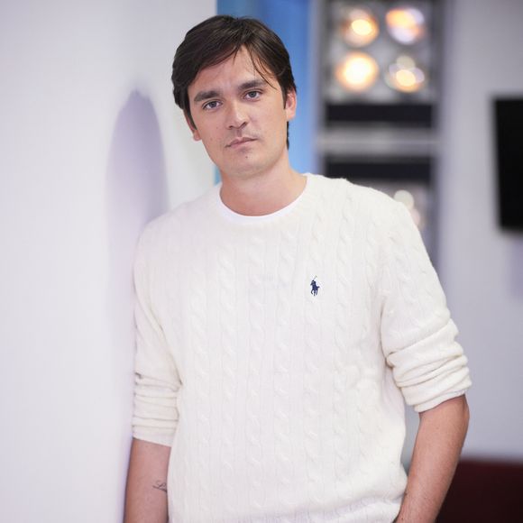 Exclusif - Alain-Fabien Delon en backstage de de l'émission "C à Vous" à Paris, France, le 18 octobre 2024. © Cyril Moreau/Bestimage