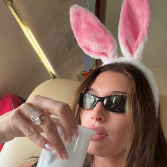 Hailey Bieber publie plusieurs photos récentes sur son compte Instagram.