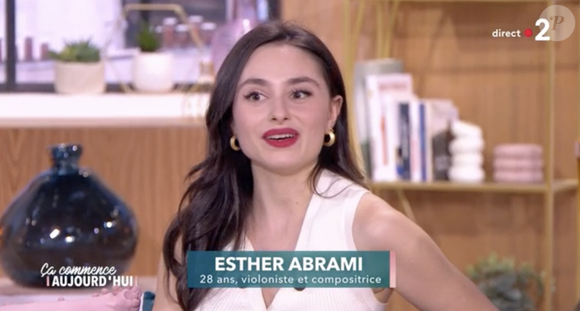 Esther Abrami était l'invitée de Faustine Bollaert dans Ça commence aujourd'hui ce vendredi 7 mars 2025 sur France 2