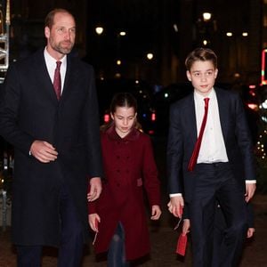 Le prince William, prince de Galles, la princesse Charlotte, le prince George lors du service de chants de Noël Together At Christmas à l'abbaye de Westminster, Londres le 6 décembre 2024.

© Julien Burton / Bestimage