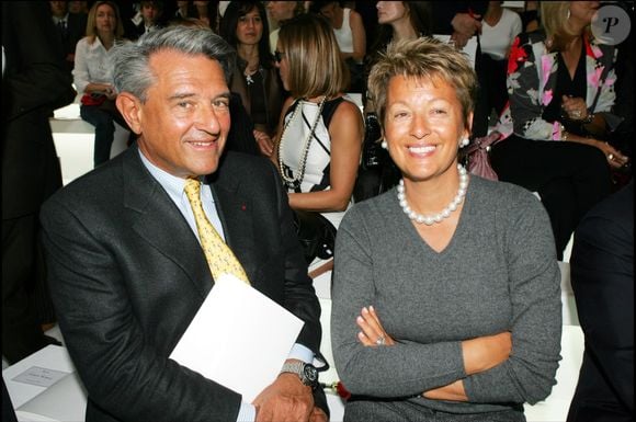 Son nom ? Manuela Valvecchi "une veuve anversoise aux racines italiennes et très bonne amie de feu Mimi Ullens", a affirmé le quotidien flamand Het Laaste Nieuws. 

Le Baron Guy Ullens de Shooolen et sa femme - défilé de mode Christian Dior Collection prêt à porter Printemps été 2005 à l'espace éphémère des Tuileries à Paris. (RINDOFF-BORDE / BESTIMAGE).