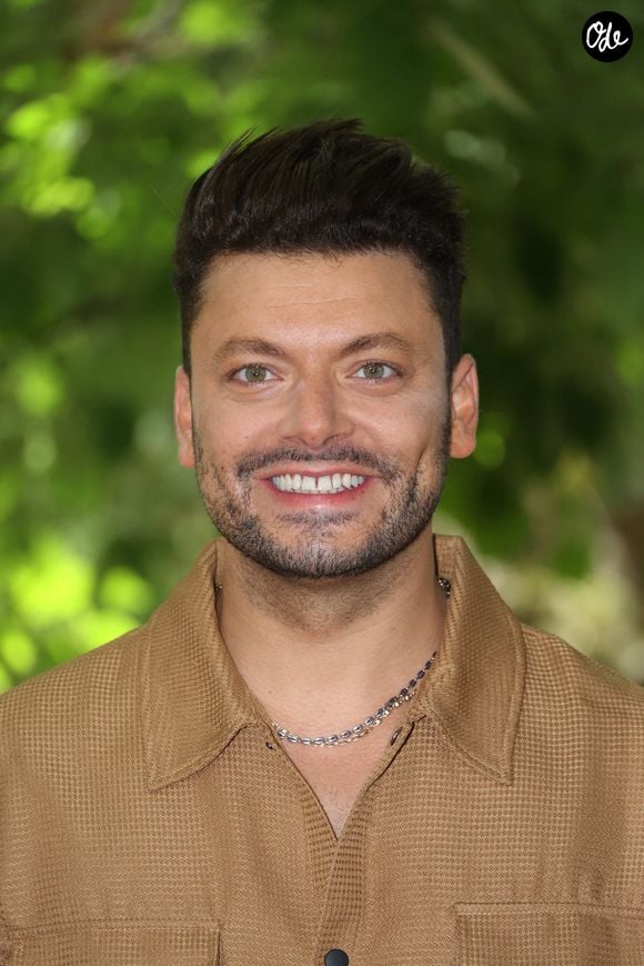 Kev Adams participe à la séance photo de "Le Jour J" dans le cadre du 18e Festival du film d'Angoulême, à Angoulême, le 28 août 2025, en France. Photo de Jérôme Domine/Abaca