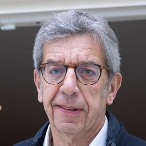 "Je crois que je n’ai jamais eu une note pareille pendant mes études de médecine, j’ai eu 15/20", a confié celui qui a dû faire ses preuves sur des profiteroles aux noix de pétoncles avec étuvée de poireaux, sauce au vin, et un saumon à l’unilatéral avec des petits pois au thym.

Exclusif - Michel Cymes - Le Filtre lance sa première édition du Women Health Summit, une journée ouverte à toutes pour mieux comprendre son corps, poser ses questions et repartir avec des réponses concrètes. Levallois-Perret, le 11 avril 2026. © Julien Sarkissian/Bestimage