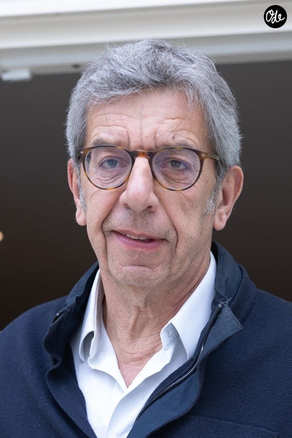 "Je crois que je n’ai jamais eu une note pareille pendant mes études de médecine, j’ai eu 15/20", a confié celui qui a dû faire ses preuves sur des profiteroles aux noix de pétoncles avec étuvée de poireaux, sauce au vin, et un saumon à l’unilatéral avec des petits pois au thym.

Exclusif - Michel Cymes - Le Filtre lance sa première édition du Women Health Summit, une journée ouverte à toutes pour mieux comprendre son corps, poser ses questions et repartir avec des réponses concrètes. Levallois-Perret, le 11 avril 2026. © Julien Sarkissian/Bestimage