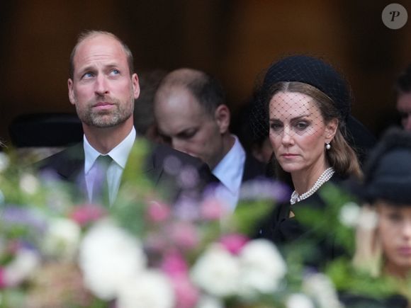 Le prince William, prince de Galles, et Catherine (Kate) Middleton, princesse de Galles, - Sorties des obsèques de son Altesse Royale la duchesse de Kent en la cathédrale de Westminster à Londres, le 16 septembre 2025. © Julien Burton / Bestimage