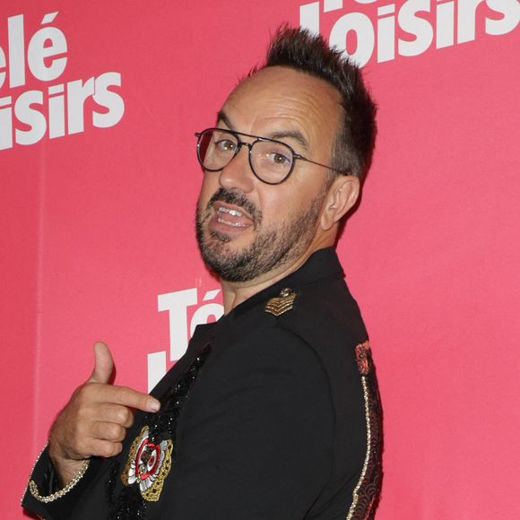 Nos confrères du Monde ont écrit : "Avec le temps, Jarry a su investir le créneau de l’extraverti qui rassure : provocant jusqu’à certaines limites, différent, mais avec des valeurs familières". 

Jarry - Photocall de la soirée "Télé Loisirs Awards 2024" aux Jardins du Pont-Neuf à Paris le 23 septembre 2024.