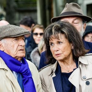 Pierre Nora et sa compagne Anne Sinclair - Sorties des obsèques de l'avocat pénaliste, ancien ministre, grand officier de la Légion d'honneur, Georges Kiejman au cimetière du Montparnasse dans le 14ème arrondissement de Paris, France, le 12 mai 2023. © Cyril Moreau/Bestimage