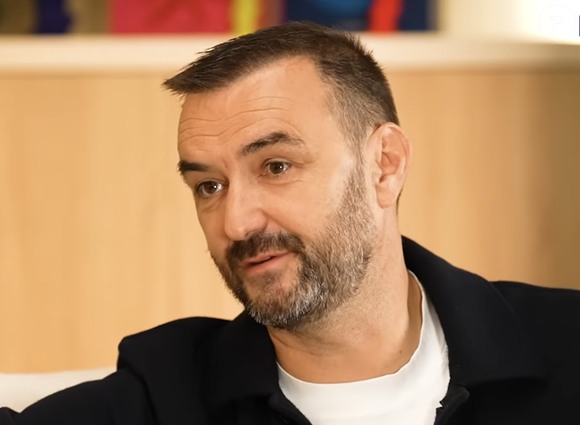 Dans le podcast AURA d'Audrey Crespo-Mara, il s'est exprimé sur ce qu'il souhaite précisément vivement transmettre à Léo. 

Cyril Lignac dans l'émission AURA d'Audrey Crespo-Mara publiée le 16 mai sur YouTube