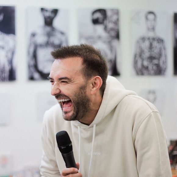 EXCLUSIF- Le chef français Cyril Lignac lors de sa première séance de dédicaces à la veille de la sortie de son nouveau livre "Saisons" à la librairie Mollat à Bordeaux, France, le 16 octobre 2019.  Photo par Thibaud Moritz/ABACAPRESS.COM