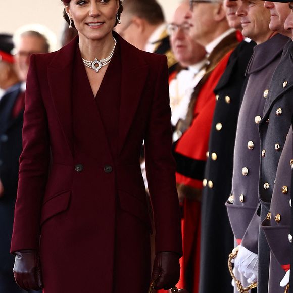 La princesse de Galles enchaîne les sorties publiques. 

La princesse de Galles avant la cérémonie d'accueil de l'émir du Qatar Cheikh Tamim bin Hamad Al Thani et de son épouse Cheikha Jawaher à Horse Guards Parade, Londres, lors de la visite d'État au Royaume-Uni de l'émir du Qatar et de la première de ses trois épouses. Londres, Royaume-Uni, mardi 3 décembre 2024. Photo by Henry Nicholls/PA Wire/ABACAPRESS.COM