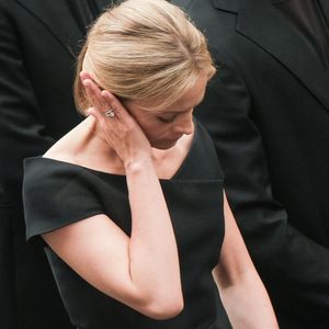 Audrey Crespo-Mara - Sorties des obsèques de Thierry Ardisson en l’église Saint-Roch de Paris, France, le 17 juillet 2025. © Bestimage