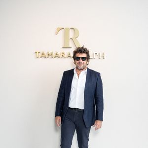 Patrick Bruel au défilé Tamara Ralph Haute Couture Automne / Hiver 2025-2026 dans le cadre de la Fashion Week de Paris (PFW), Palais de Tokyo, France, le 7 Juillet 2025. © Jeremy Melloul/Bestimage
