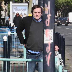 Pierre Palmade est notamment suivi médicalement dans le cadre de ses addictions

Pierre Palmade est sorti de la prison de Bordeaux, il purgera sa peine sous bracelet électronique à son domicile. Le 16 avril 2025
L’humoriste, à qui un aménagement de peine a été accordé pour purger sa condamnation après un grave accident de la route en Seine-et-Marne, a quitté ce mercredi matin la prison de Gradignan, près de Bordeaux. Agence / Bestimage