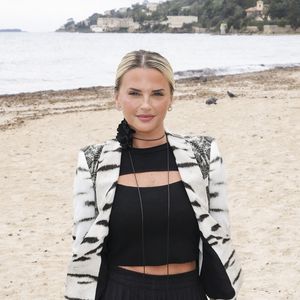 Kelly Vedovelli savoure ses premières semaines dans son nouveau rôle de maman.

Exclusif - Kelly Vedovelli dans le Sud, à Vallauris Golf-Juan, pour assister à un magnifique show de cabaret.

 © Jack Tribeca/Bestimage