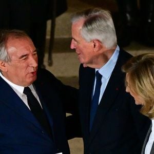 A peine la passation des pouvoirs faites avec Michel Barnier, des casseroles surgissent.

Le nouveau premier ministre François Bayrou avec Michel Barnier et sa femme Isabelle Altmayer - L'ancien Premier ministre M.Barnier et le nouveau Premier ministre F.Bayrou lors de la cérémonie de passation de pouvoir à l'hôtel Matignon à Paris, France, le 13 décembre 2024.

 © Christian Liewig / Bestimage