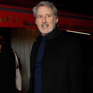Antoine de Caunes - Arrivées au dîner des nommés des César 2024 au Fouquet's à Paris, France, le 05 février 2024. © Christophe Clovis / Bestimage