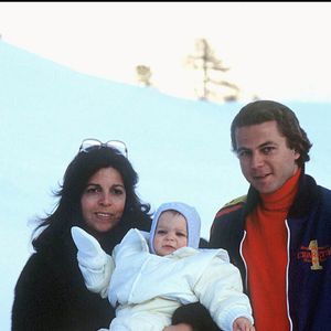 Archives rétro – Christina Onassis, sa fille Athina et Thierry Roussel à Saint-Moritz, au ski (plan serré). Daniel Angeli / Bestimage.