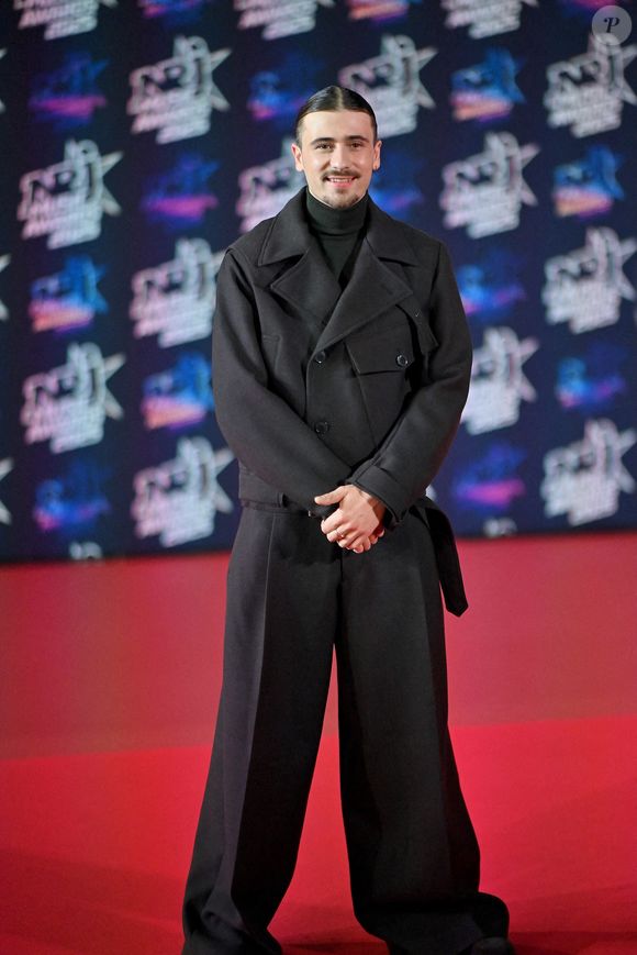 Le lauréat de la Star Academy 2023, Pierre Garnier, assiste au photocall de la 27e édition des NRJ Music Awards le 31 octobre 2025 à Cannes, France.  
Photo par Franck Castel/ABACAPRESS.COM
