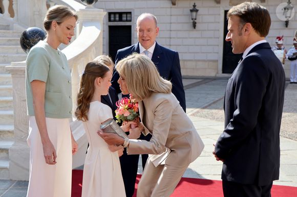 Le prince Albert II de Monaco, la princesse Charlène et leurs enfants accueillent le président Emmanuel Macron , sa femme Brigitte et une délégation au palais princier à Monaco le 7 juin 2025
© Ludovic Marin / Pool / Bestimage