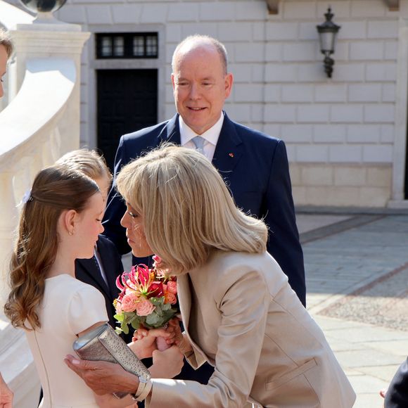 Le prince Albert II de Monaco, la princesse Charlène et leurs enfants accueillent le président Emmanuel Macron , sa femme Brigitte et une délégation au palais princier à Monaco le 7 juin 2025
© Ludovic Marin / Pool / Bestimage