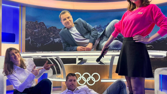 Ce présentateur des Jeux Olympiques d'hiver sur France 2 a un lien méconnu avec ce clan star de Familles nombreuses