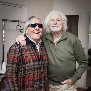 Exclusif - Gilbert Montagné, Hugues Aufray en backstage du concert de Hugues Aufray au Le Dôme de Paris - Palais des Sports le 9 novembre 2025.

© Jack Tribeca / Bestimage