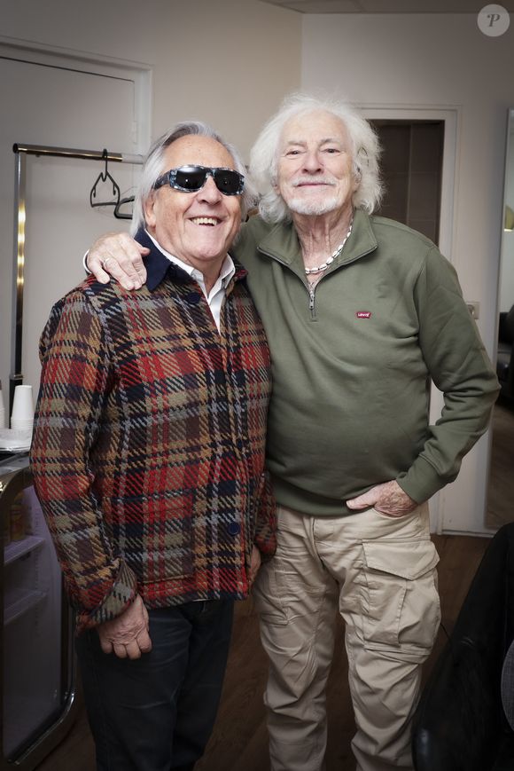 Exclusif - Gilbert Montagné, Hugues Aufray en backstage du concert de Hugues Aufray au Le Dôme de Paris - Palais des Sports le 9 novembre 2025.

© Jack Tribeca / Bestimage