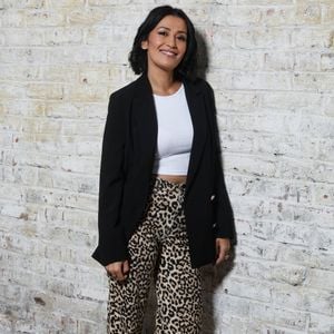 Pour rappel en octobre dernier, Karima Charni avait quitté le programme et elle avait eu droit à un beau message de la part de l'animateur !

Exclusif - Karima Charni en prise de vue studio en marge du tournage du clip "Je garde le sourire !" de l'association Laurette Fugain dans les Studios de l'Usine à Paris, France, le 19 septembre 2024. © Christophe Clovis/Bestimage