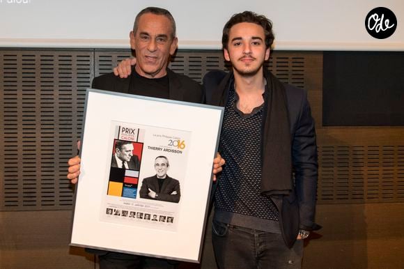 Thierry Ardisson et son fils Gaston Ardisson lors de la cérémonie du Prix Philippe Caloni décerné à Thierry Ardisson à la SCAM à Paris le 17 janvier 2017. 

© Pierre Perusseau/Bestimage
