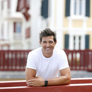 L'ancien candidat de la Star Academy suit actuellement une formation intensive à Toulouse.

Exclusif - Rendez-vous avec Jean-Pascal Lacoste (Habillé par American Vintage) à Saint-Jean-de-Luz. Le 10 juillet 2020
© Patrick Bernard / Bestimage