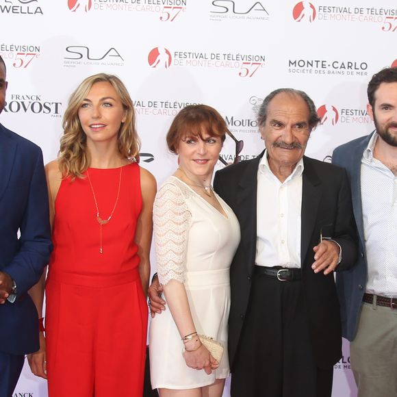 Actrice incontournable de "Scènes de Ménage", Amélie Etasse s'est récemment confiée à Pile Média sur son arrivée au sein du célèbre programme de M6.

Loup-Denis Elion, Amélie Etasse, Anne-Élisabeth Blateau, Gérard Hernandez, David Mora et Marion Game lors de l'ouverture de la 57ème édition du Festival de la Télévision de Monte-Carlo. © Denis Guignebourg / Bestimage