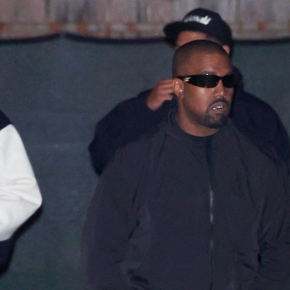 Le rappeur a profité de ce buzz pour continuer à faire parler de lui en tenant notamment des propos antisémites sur X, ancien Twitter. 

Exclusif - Kanye West (Ye) et Playboi Carti arrivent au studio d'enregistrement à Los Angeles, le 5 février 2025 ©Backgrid USA / Bestimage