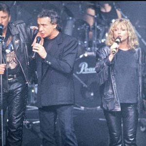 Malgré son retrait médiatique, Jean-Jacques Goldman reste, une nouvelle fois, la personnalité préférée des Français selon le classement annuel dévoilé par TF1 et LCI.
Archives - Jean-Jacques Goldman, Johnny Hallyday, Michel Sardou, Véronique Sanson et Eddy Mitchell sur scène pour la tournée des Enfoirés