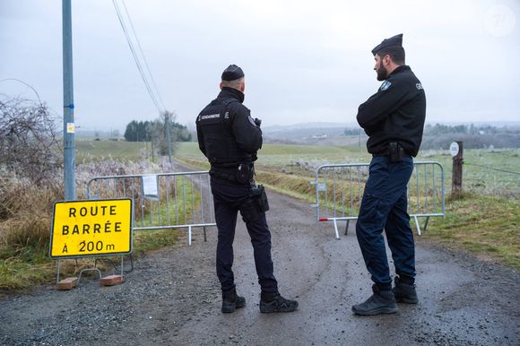 Gendarmerie mobile à l'entrée de la zone sécurisée de la route qui mène au hameau de Cagnac Les Mines. Ferme du Jubillar, nouvelles fouilles menées dans le Tarn depuis le 17 janvier 2022. France, Cagnac-les-Mines, France, le 19 janvier 2022. Photo de Patricia Huchot-Boissier / ABACAPRESS.COM
