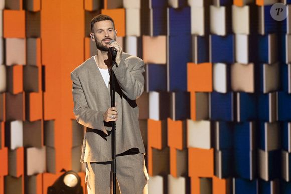 Exclusif - Matt Pokora pour les surprises lors de l'enregistrement de l'émission "La Boîte à secrets", présentée par Faustine Bollaert et diffusée le 17 octobre sur France 3, dans les studios du Lendit à Saint-Denis, France, le 23 septembre 2025. © Cyril Moreau/Bestimage