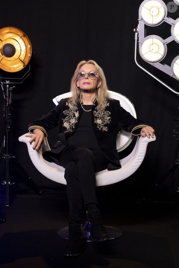 Véronique Sanson à l'enregistrement de l'émission "La chanson secrète", présentée par N.Aliagas et diffusée le 1er décembre sur TF1 © Guillaume Gaffiot-Cyril Moreau / Bestimage