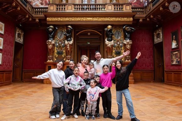 Emilie et Franck Fanich en compagnie de leurs 9 enfants sur Instagram.