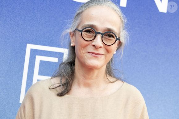 "Ça se passe très bien, d’ailleurs elle a augmenté les audiences. Elle a battu un records qu’on avait pas atteint depuis quelques temps", a-t-elle ajouté.

Delphine Ernotte-Cunci Présidente du groupe France Télévisions participe au 27ème Festival de la Fiction de La Rochelle le 19 septembre 2025 à La Rochelle, France.Photo by David NIVIERE/ABACAPRESS.COM