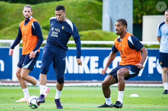 Kylian Mbappé lors de l'entraînement des joueurs de l'équipe de France de football au centre de formation et centre National du Football de Clairefontaine-en-Yvelines, France, le 2 juin 2025. © Baptiste Autissier/Psnewz/Bestimage
