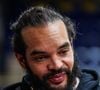 La propriété compte aussi un grand jardin arboré, un terrain de basket, un bar privé et une salle des trophées.

Joakim Noah, ancien joueur, lors du match « NBA Cares - NBA Paris Game 2023 » à la Salle Marcel Cerdan, le 18 janvier 2023 à Paris, en France. Photo de Johnny Fidelin/Icon Sport/ABACAPRESS.COM