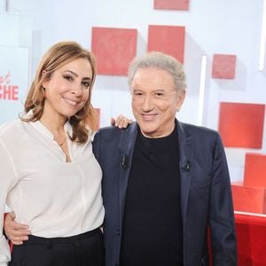 Léa Salamé et Michel Drucker lors de l'enregistrement de l'émission « Vivement dimanche » au studio Rive Gauche, présentée par Michel Drucker et diffusée sur France 3 le 21 juin 2026, à Paris, France, le 20 mai 2026. © Guillaume Gaffiot/Bestimage