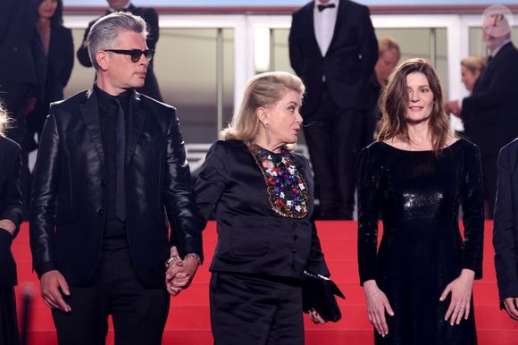 Benjamin Biolay, Catherine Deneuve et sa fille Chiara Mastroianni - Descente des marches du film « Marcello Mio » lors du 77ème Festival International du Film de Cannes, au Palais des Festivals à Cannes. Le 21 mai 2024
© Jacovides-Moreau / Bestimage