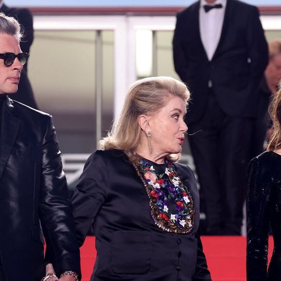 Benjamin Biolay, Catherine Deneuve et sa fille Chiara Mastroianni - Descente des marches du film « Marcello Mio » lors du 77ème Festival International du Film de Cannes, au Palais des Festivals à Cannes. Le 21 mai 2024
© Jacovides-Moreau / Bestimage
