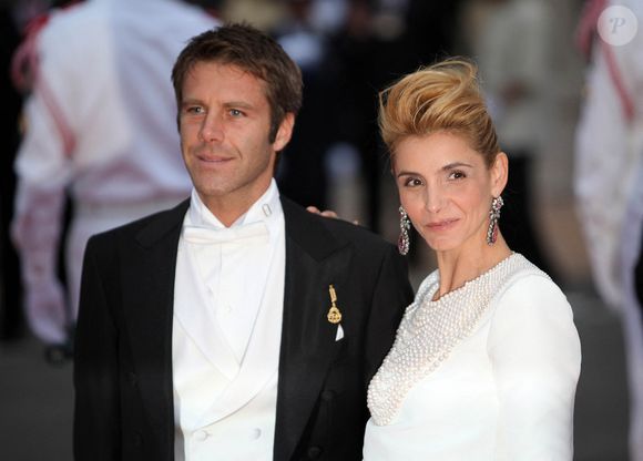 Après des années de mariage, ils se sont séparés en 2020.

 Emmanuel-Philibert de Savoie et l'actrice française Clotilde Courau, Princesse de Venise et du Piémont, assistent au dîner officiel sur les terrasses de l'Opéra après le mariage religieux du Prince Albert II et de la Princesse Charlène de Monaco à Monaco, 02 juillet 2011. Photo par Albert Nieboer/DPA/ABACAPRESS.COM