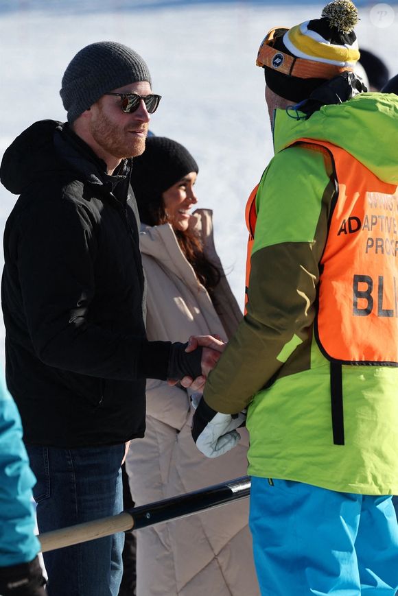 Le prince Harry, duc de Sussex et Meghan Markle, duchesse de Sussex, en visite au camp d'entrainement des athlètes des Invictus Games 2024 à Whistler en Colombie Britannique, le 14 février 2024. (Backgrid USA / Bestimage).