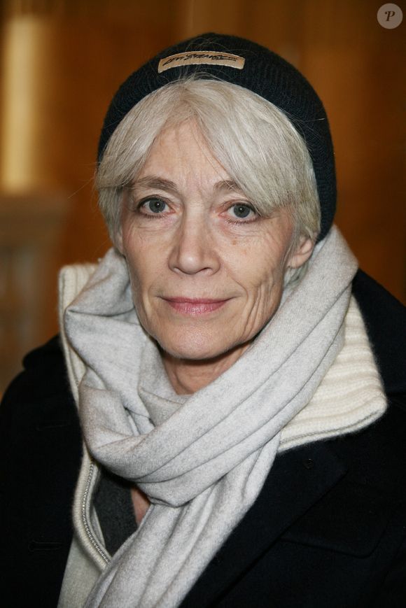 Françoise Hardy assiste à une conférence de presse sur le projet de loi 'Création et internet' au Théâtre de l'Odéon à Paris, France, le 30 mars 2009. Photo by Denis Guignebourg/ABACAPRESS.COM