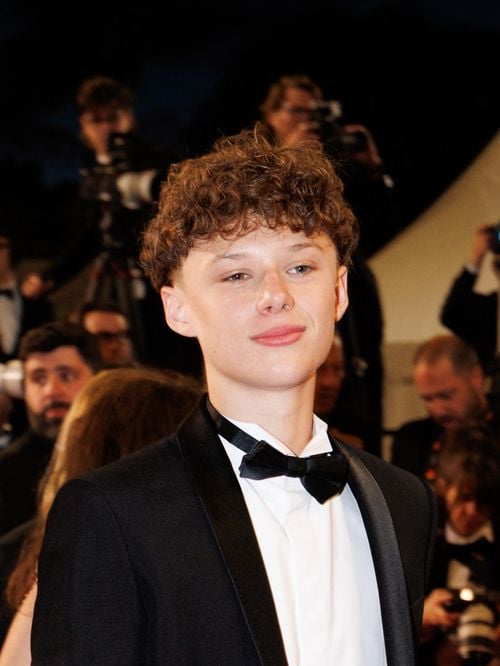 Le fils de Marion Cotillard et Guillaume Canet à l'avant-première de Karma à Paris : l'adolescent de 14 ans spontané face aux photographes